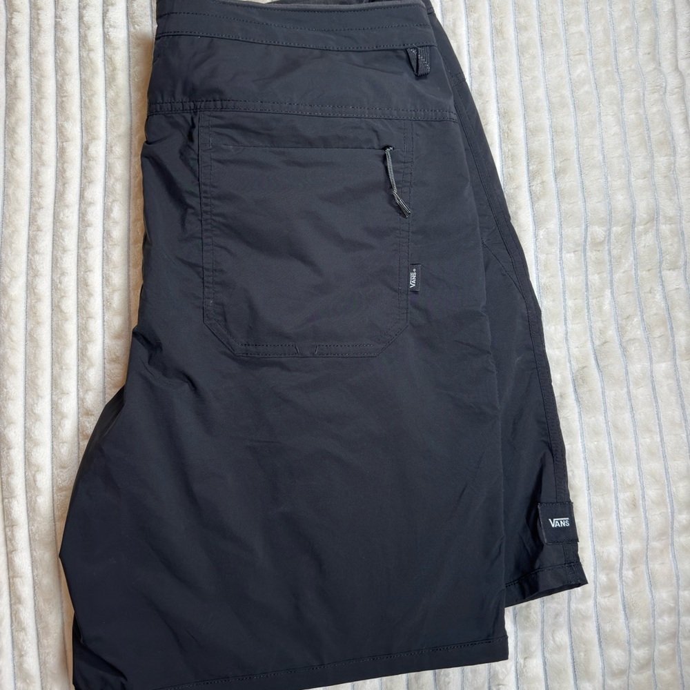 Vans Cargo Shorts – Size 36